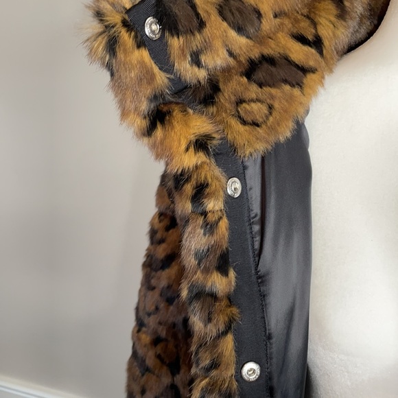 Abercrombie &Fitch leopard faux fur mini puffer.  NWT - Picture 5 of 11